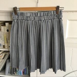 Banana Republic pleated skirt - size 2